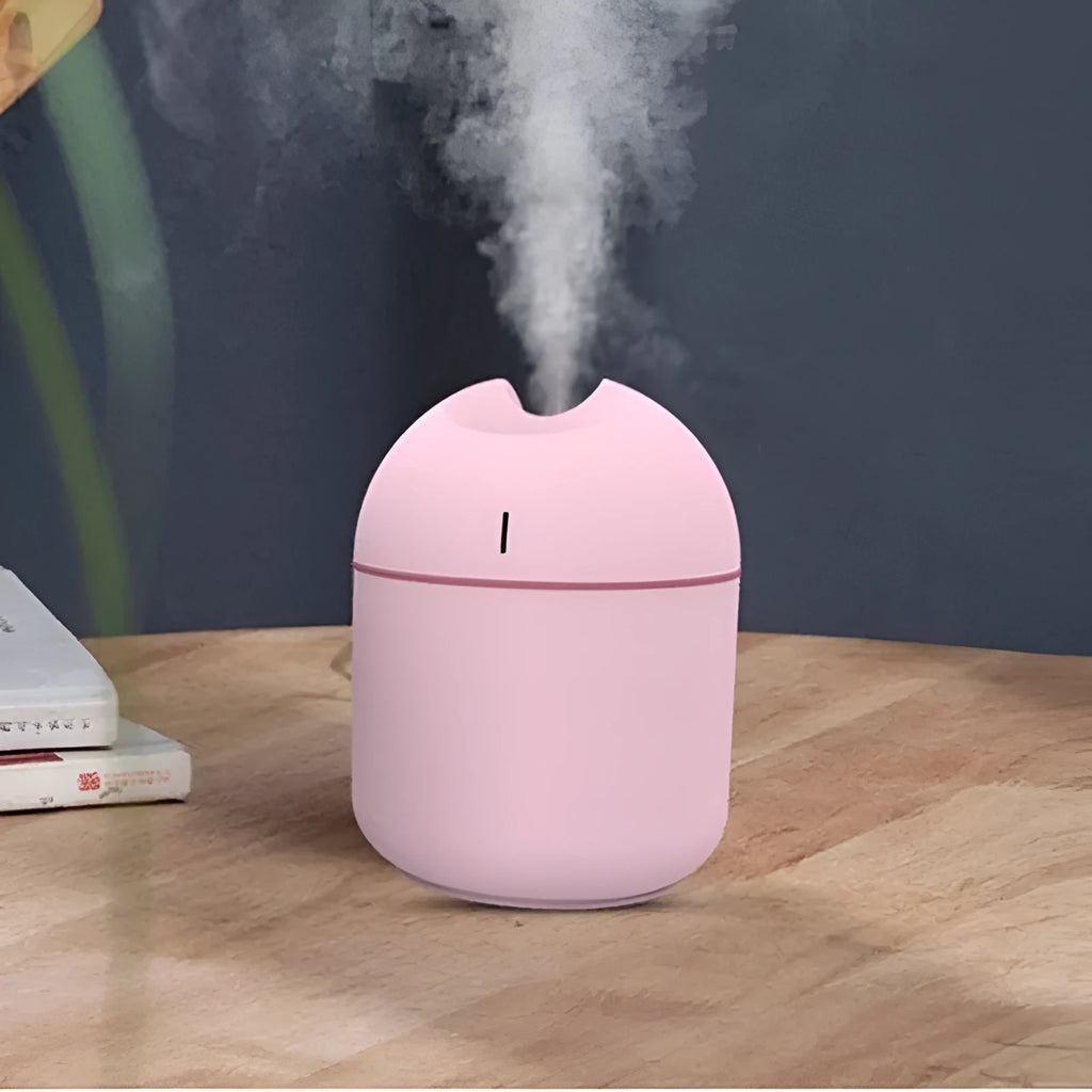 Aromatherapy humidifier in white with USB cable and 1-litre water tank