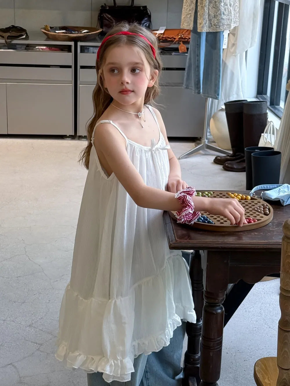 White summer Japanese suspender dress with cotton lining and lace trim for girls, sling style, available in heights from 90cm to 150cm