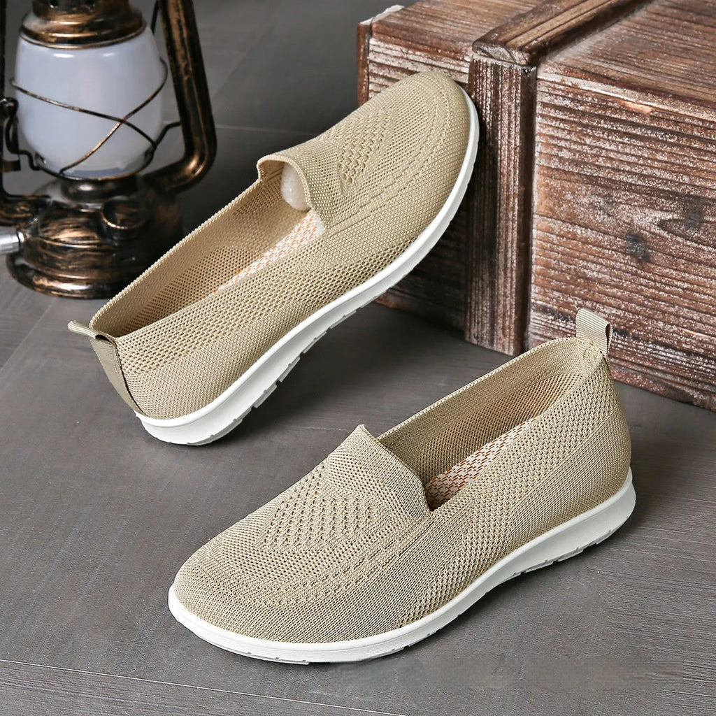 Plus size women's casual thin shoes with heart pattern, flat heel and mesh lining in various colour options