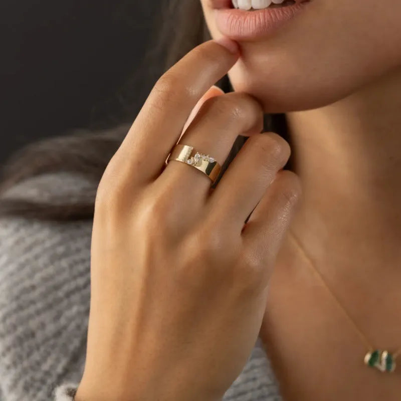 Gold-colour women's ring with shining zircon stone on copper band