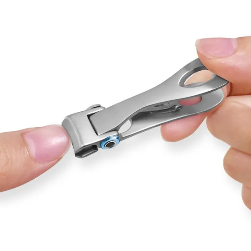 Stainless steel toenail clippers with 15mm jaw opening and ergonomic handle in silver colour