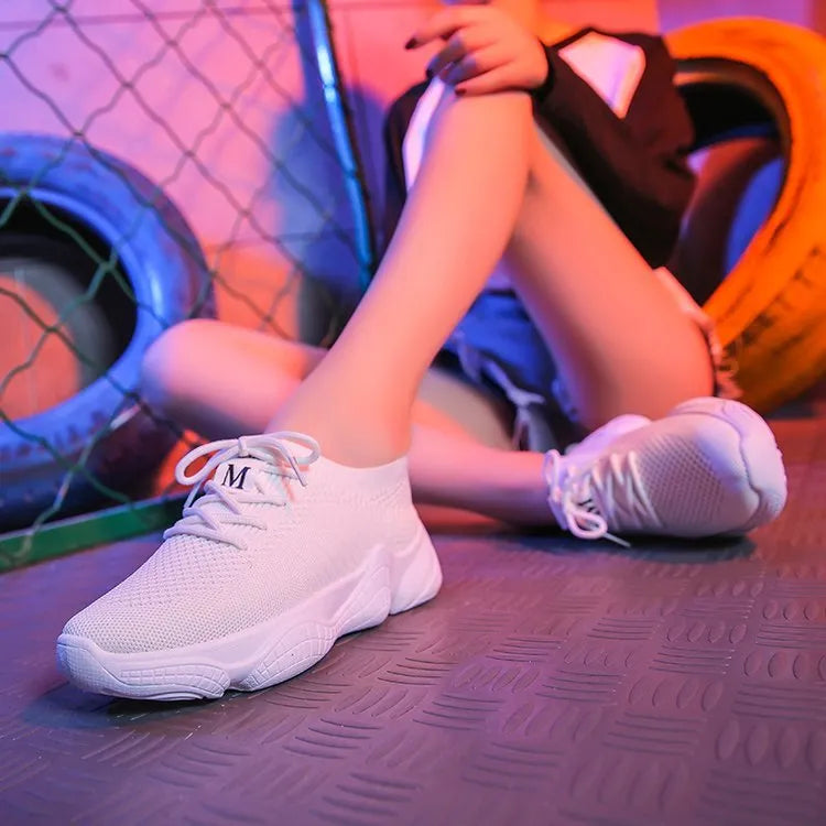 Women's white low-top sports shoes with a woven upper and thick rubber sole.