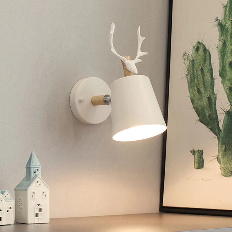 Modern antler bedside wall lamp in black iron and wood, 24x29cm with E27 bulb base.