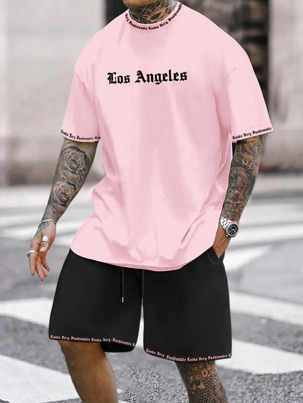 Sports style short-sleeved top and shorts set in quick-drying fabric.