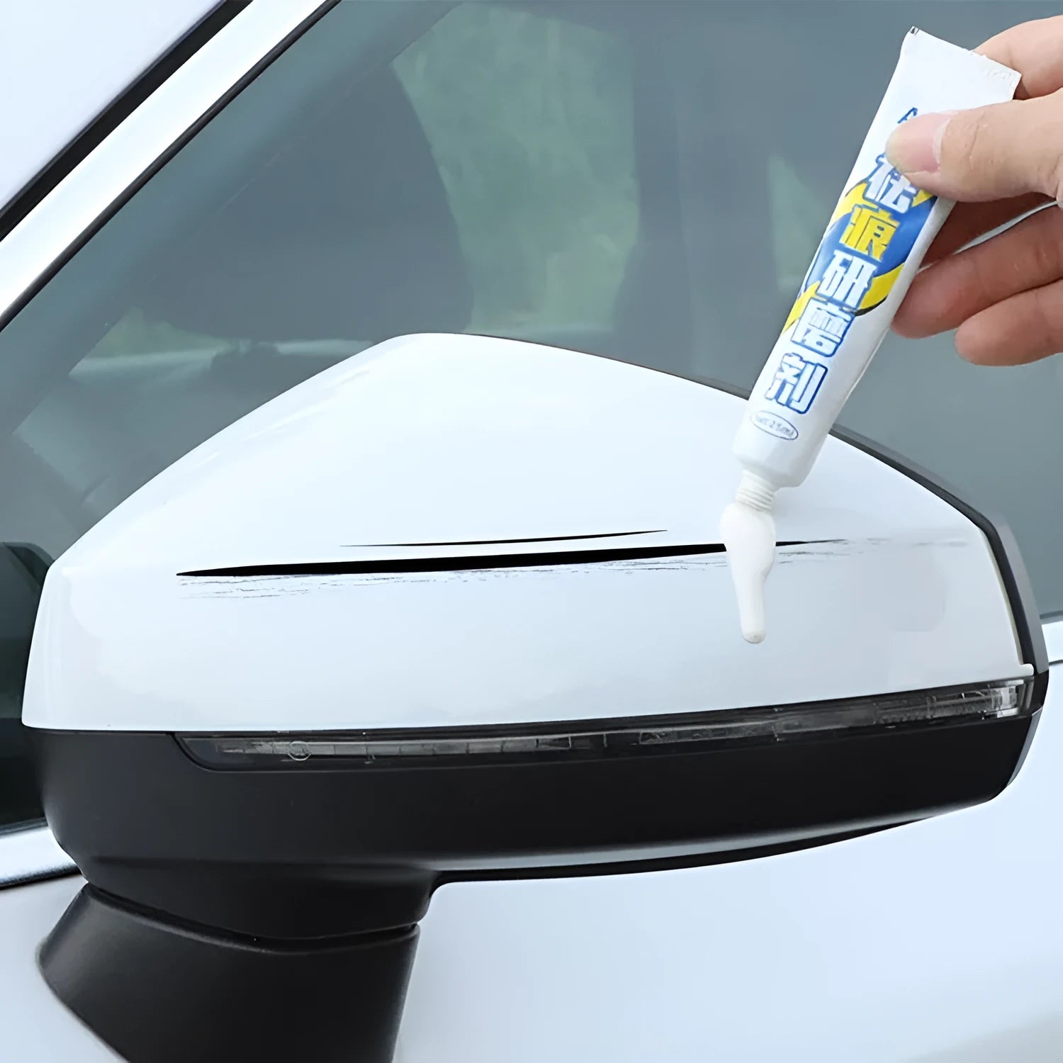 Automotive paint repair pen scratch repair fluid 4-piece kit with touch-up paint pen and accessories