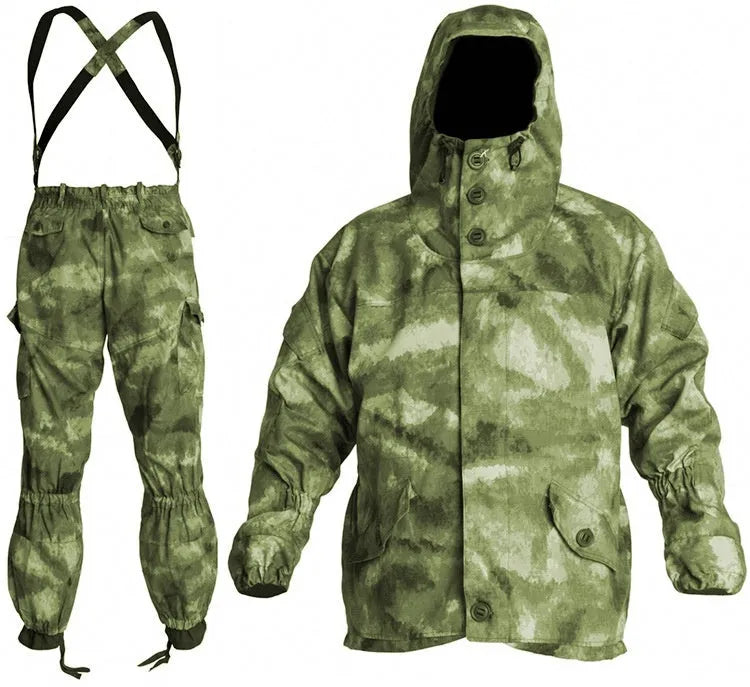 Men's tactical outdoor battle suit set consisting of a jacket and trousers in a military green colour.