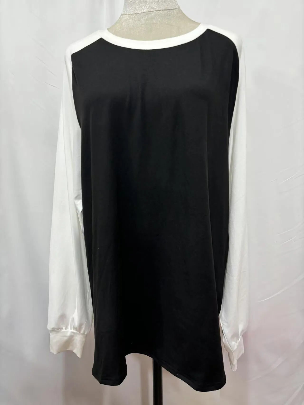 Polyester round neck T-shirt in black, blue, gray, or pink with normal 50cm length and regular sleeves