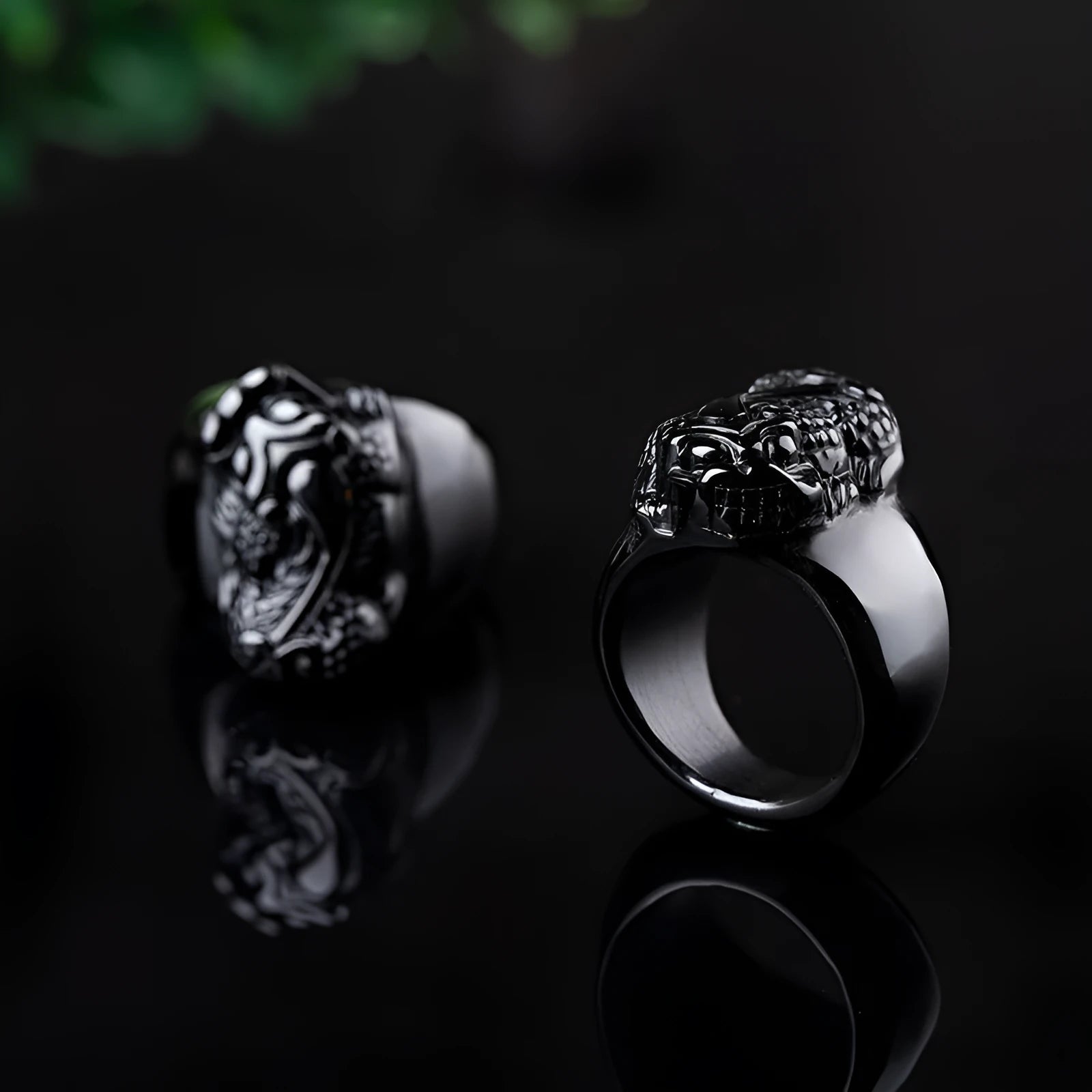 Men's domineering obsidian Pixiu thumb ring with natural gold sheen on an alloy band.
