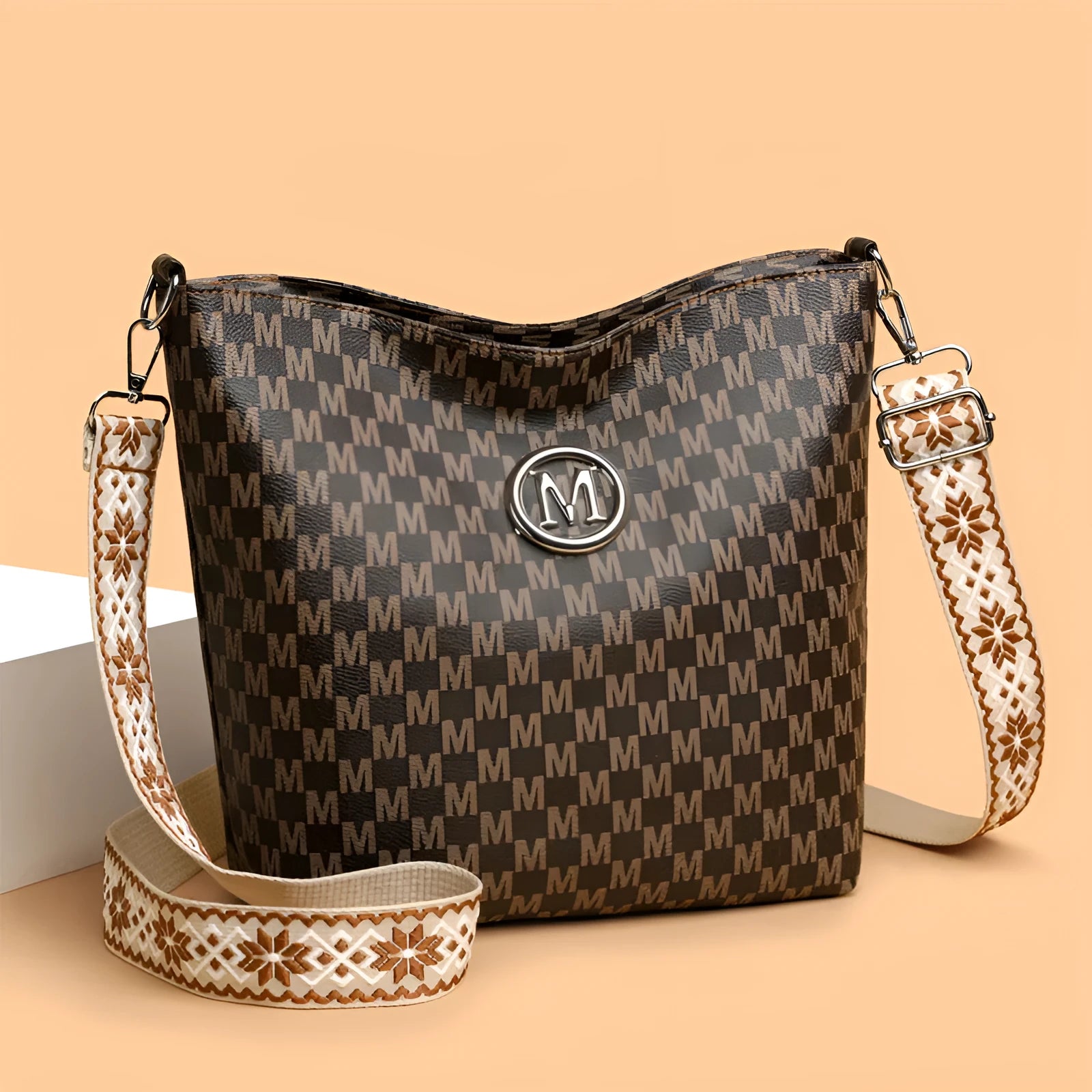 PU leather dumpling-shaped shoulder bag in black colour with zipper compartment interior