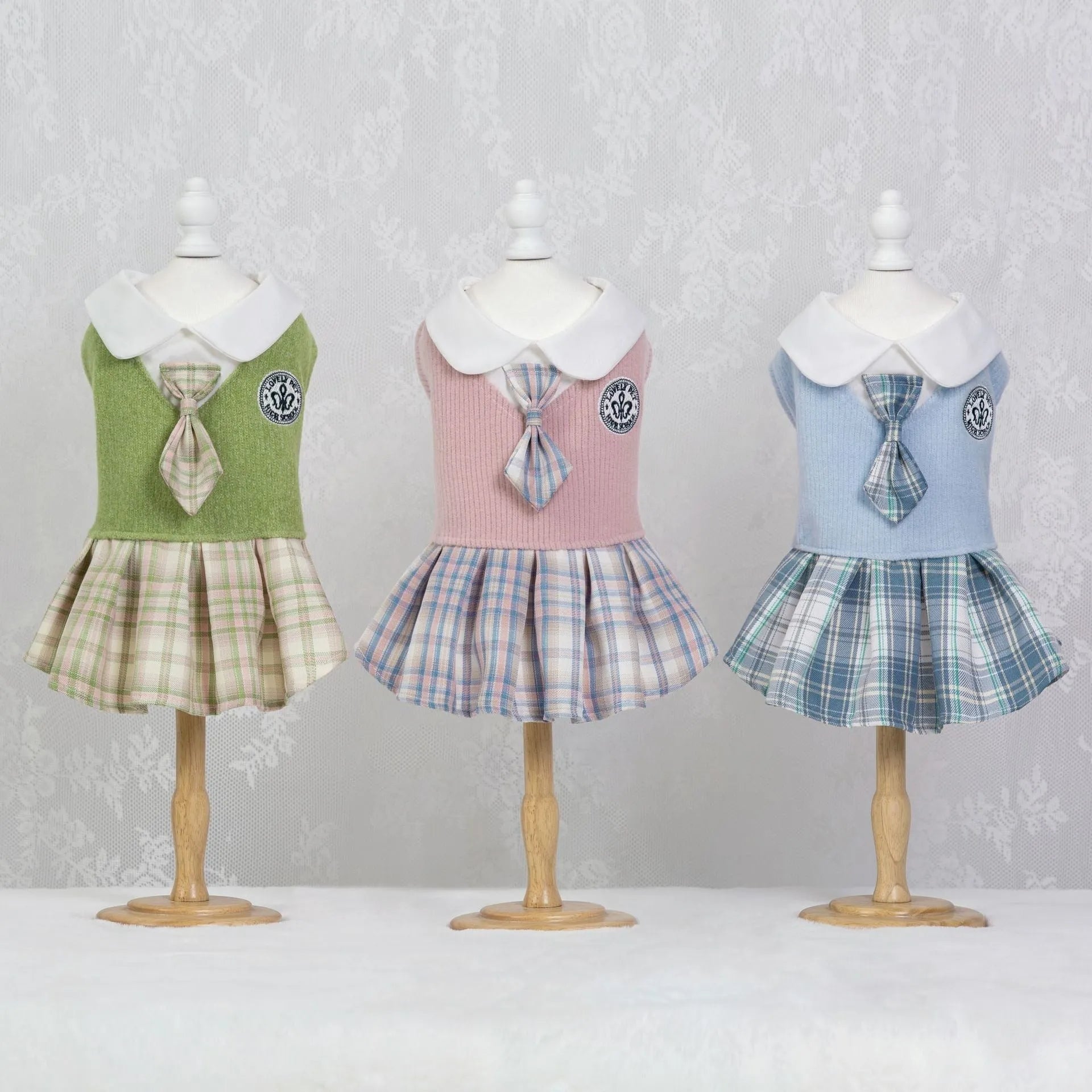 Tartan pattern skirt for dogs and cats in polyester fabric, available in pink, blue and green colours