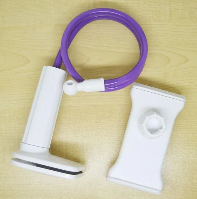 Bedside long-arm mobile phone holder in aluminium alloy and plastic on a table.
