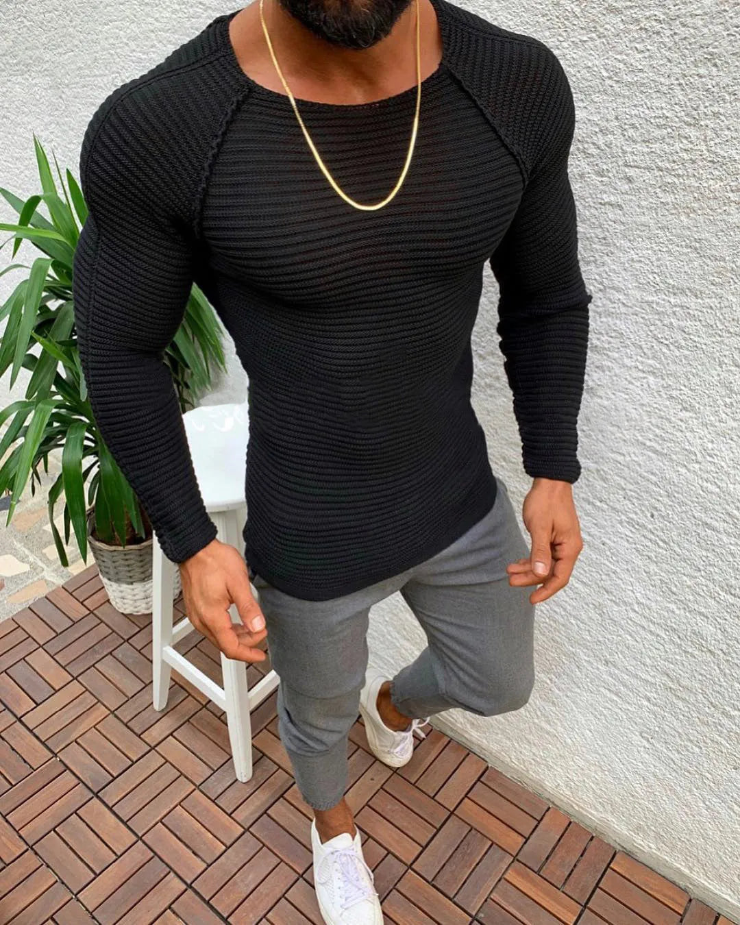 Slim-fit long-sleeved round neck acrylic knit pullover sweater for men in black and apricot