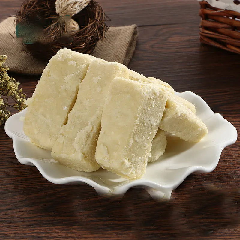 Shea butter cosmetics 100g moisturising cream for dry skin in a white container