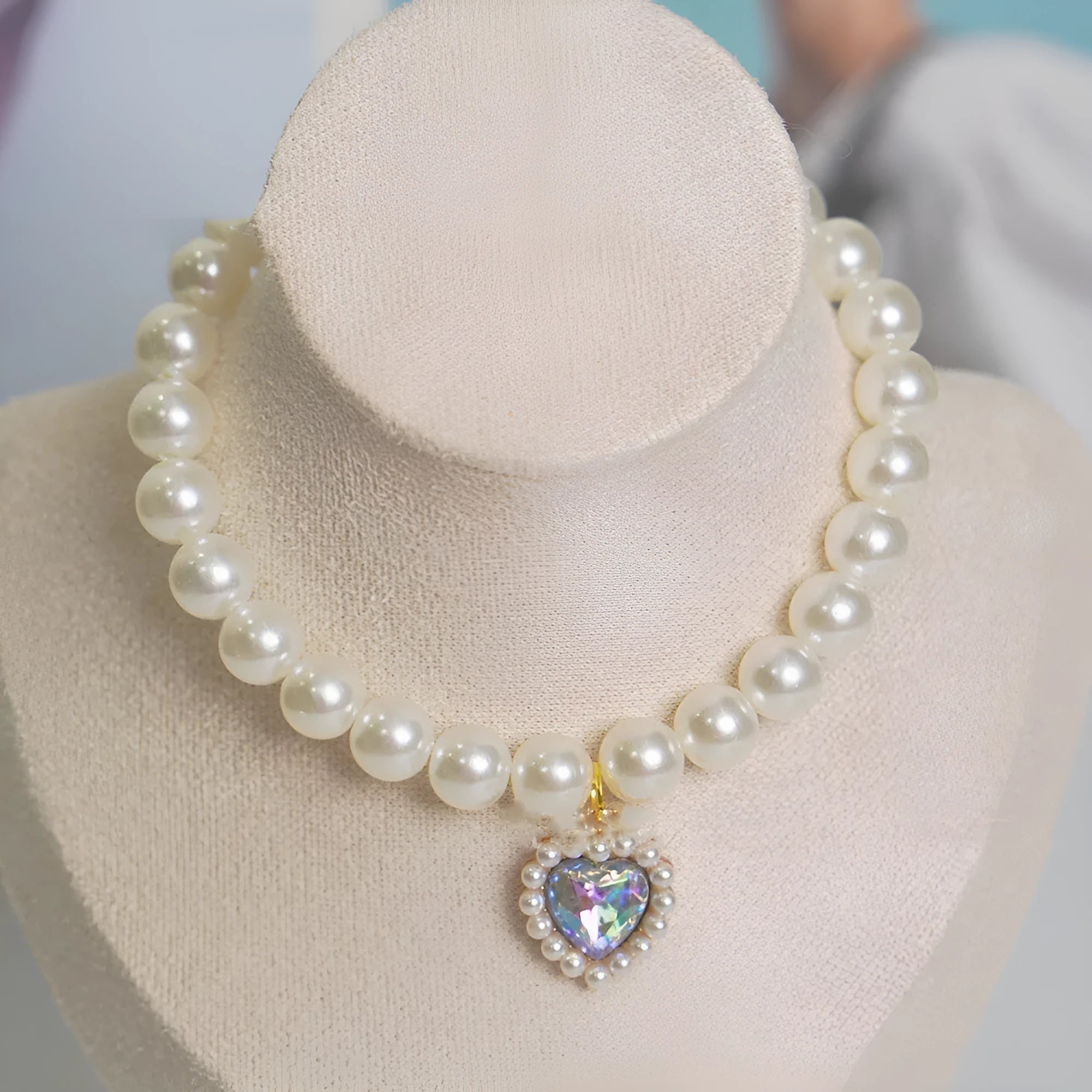 Plastic alloy resin pearl necklace cat collar in multiple colours and sizes