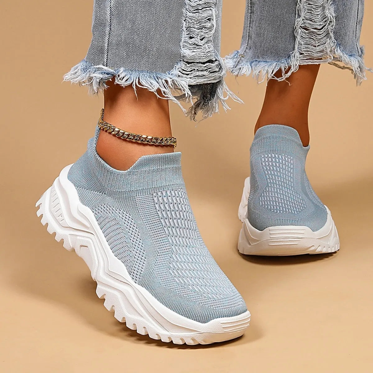 Women's light blue mesh slip-on sports shoes with round toe and 3-5 cm heel