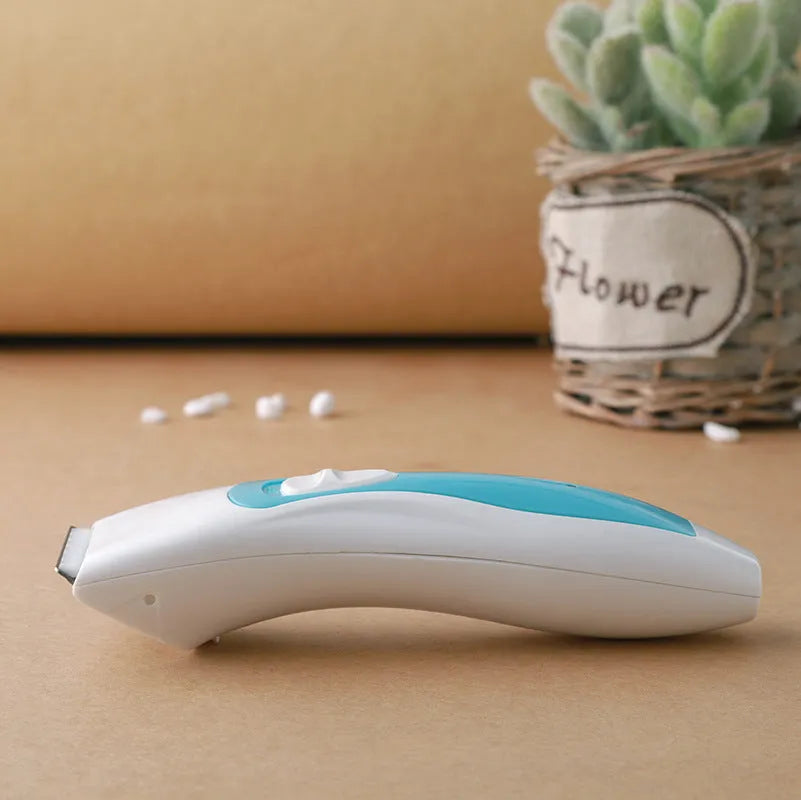 White dog shaver pet electric clipper with ceramic and stainless steel blade, two combs, battery, lubricant, and brush