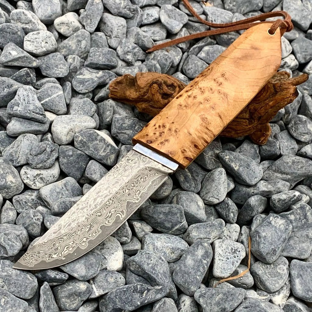 Outdoor camping short knife with Damascus pattern blade and Thuja wood handle showing 18cm length
