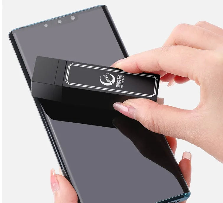 Disposable mobile phone screen cleaner kit with 40 pre-moistened cleaning sheets for smartphones and tablets
