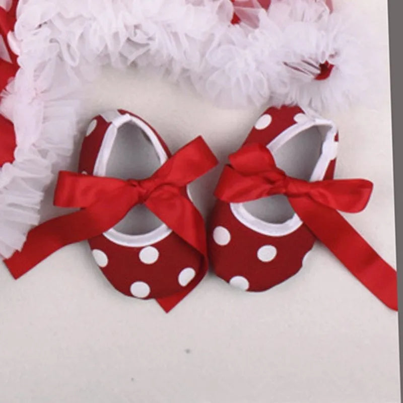 Four-piece cotton baby clothing set with romper, headband, socks and shoes for newborns 0-18 months