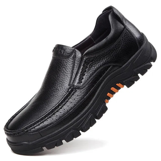 Business casual slip-on shoes in cowhide leather with rubber sole, available in black and brown