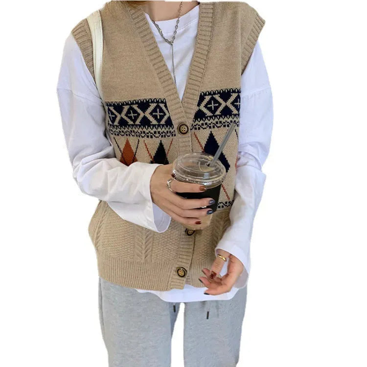 Loose-fit women's sleeveless cardigan top in a diamond plaid pattern, shown in khaki colour.