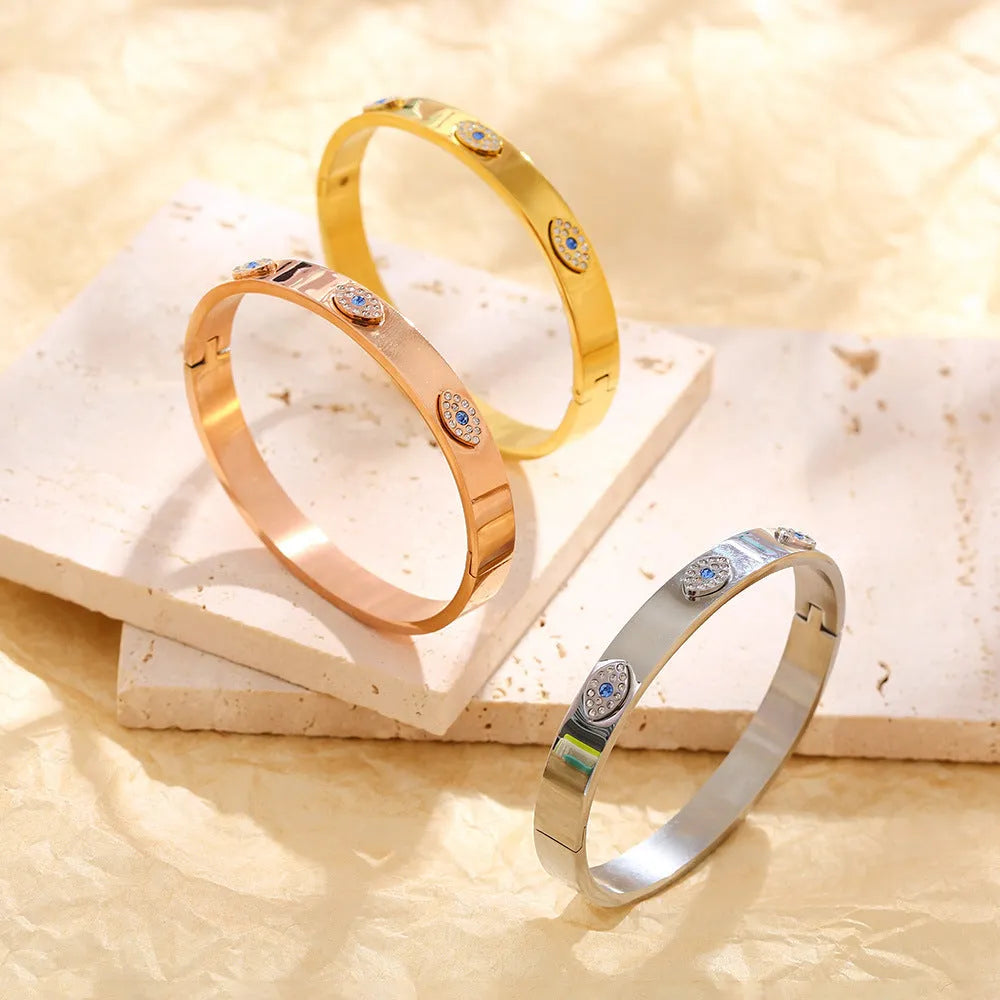 Non-fading electroplated stainless steel bracelet for women in gold colour