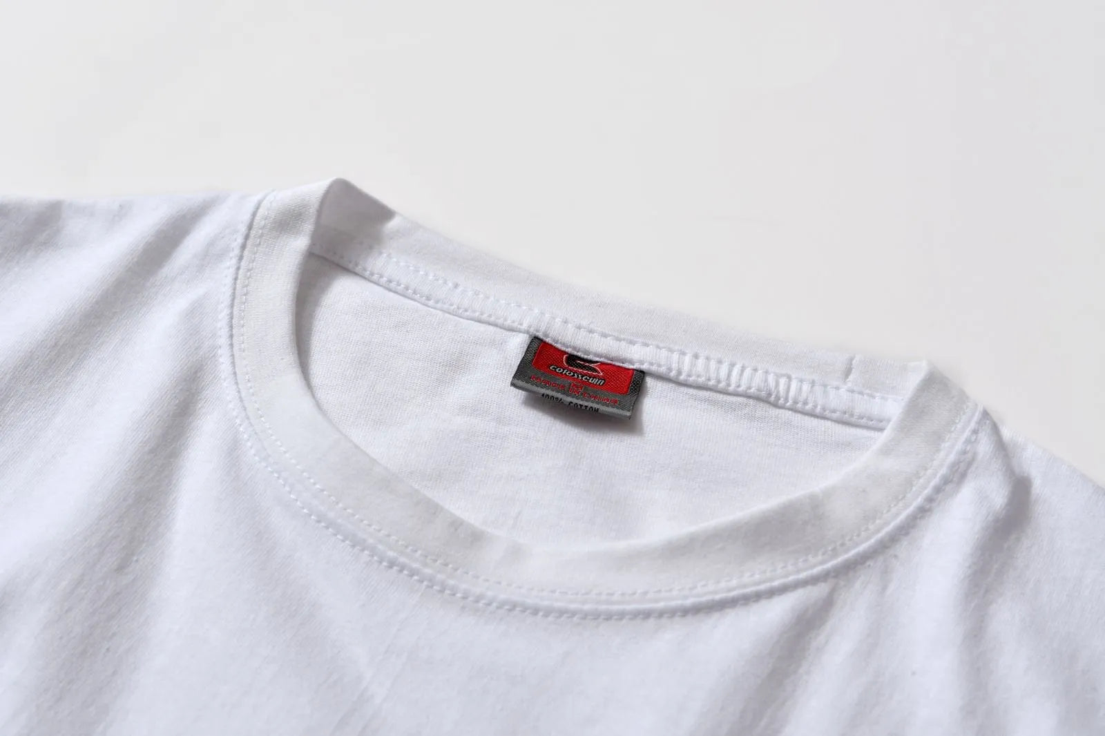 White cotton t-shirt overalls with round neck and short sleeves for teenage summer wear