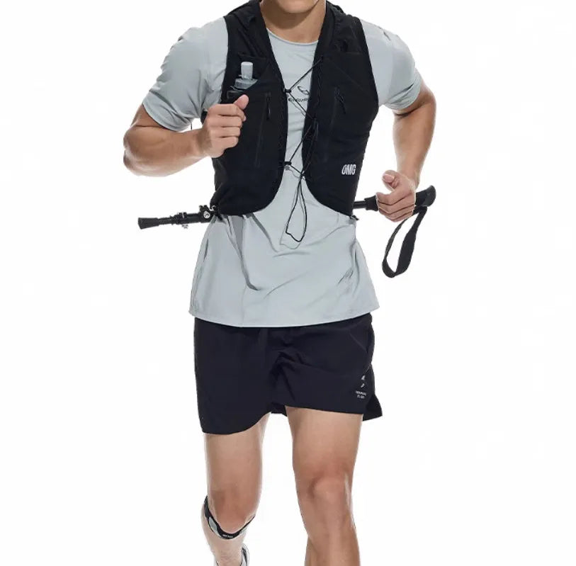 Black and blue four-point stretch running shorts with laser-punched seams on a mannequin.