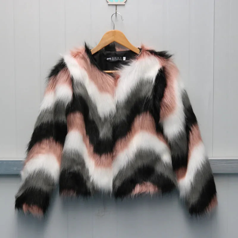 Korean style women's short coat in faux fur with O-neck and long sleeves.