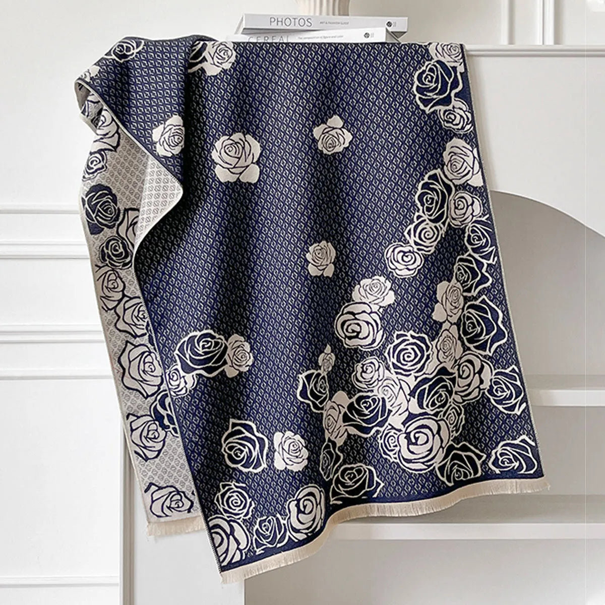 Thick warm winter scarf in imitation cashmere measuring 185x65cm with tassel detailing