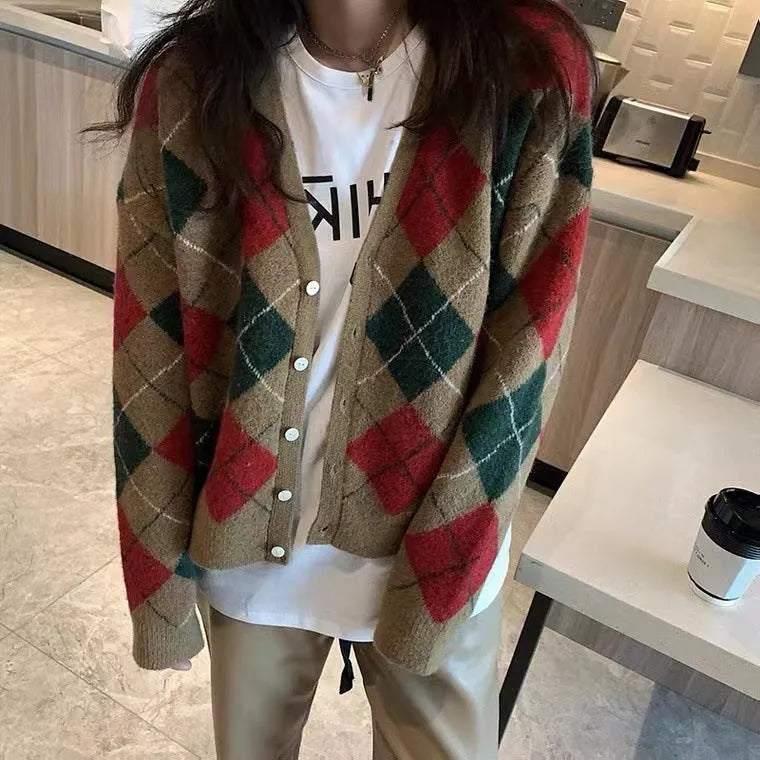 Knitted casual cardigan in macaron colours with regular sleeves and free size fit