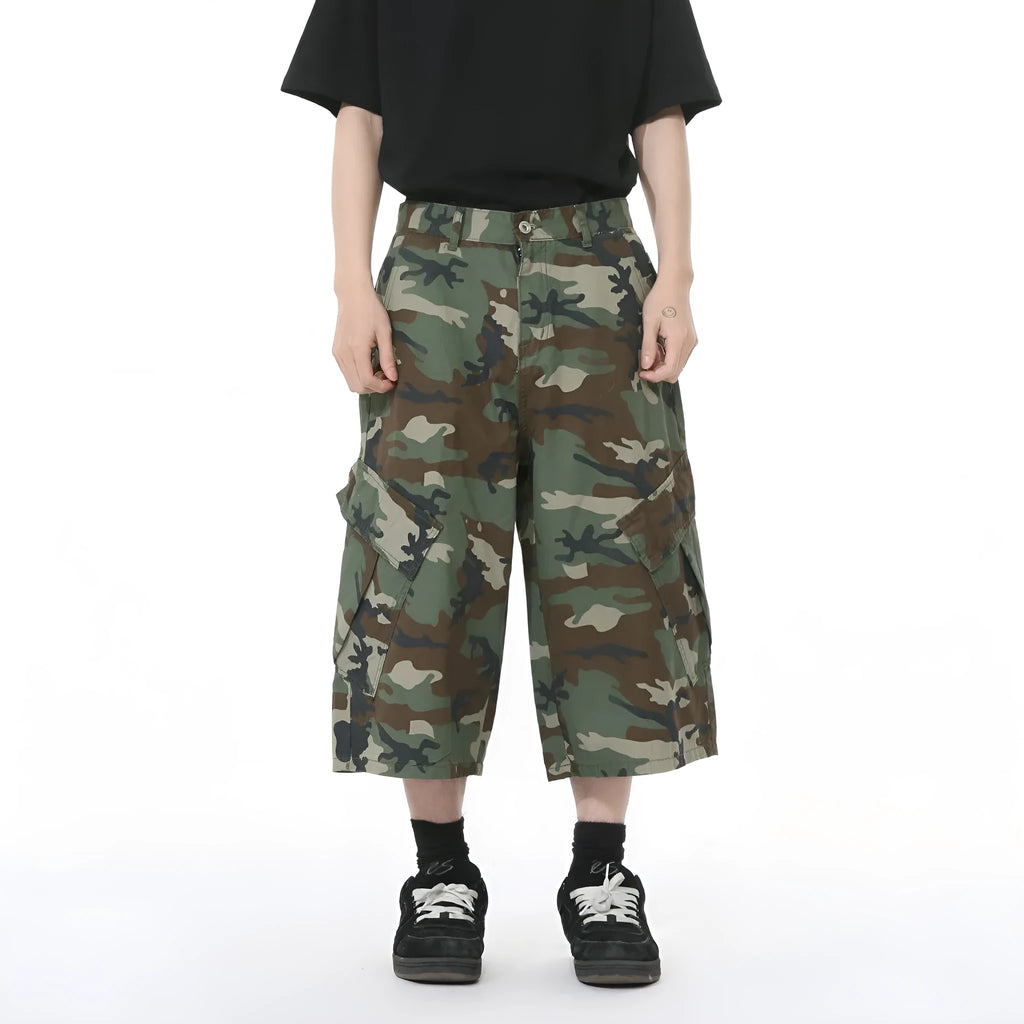 Men's camouflage cotton jeans with wide leg loose fit and large side pockets