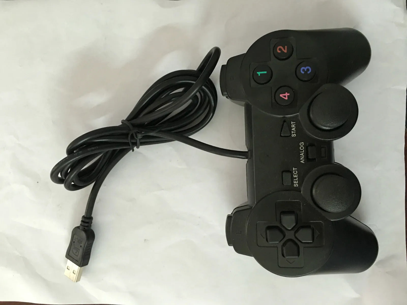 Wired USB gamepad in black, 1.5-metre cable, PC controller with buttons and analogue sticks