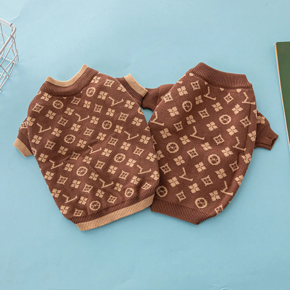 Thick wool dog sweater for autumn and winter in monochrome and two-tone colours.