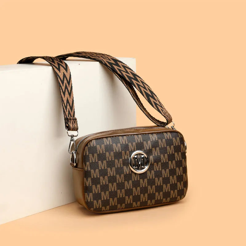 Women's wide-strap crossbody bag in PU leather with three-dimensional pocket