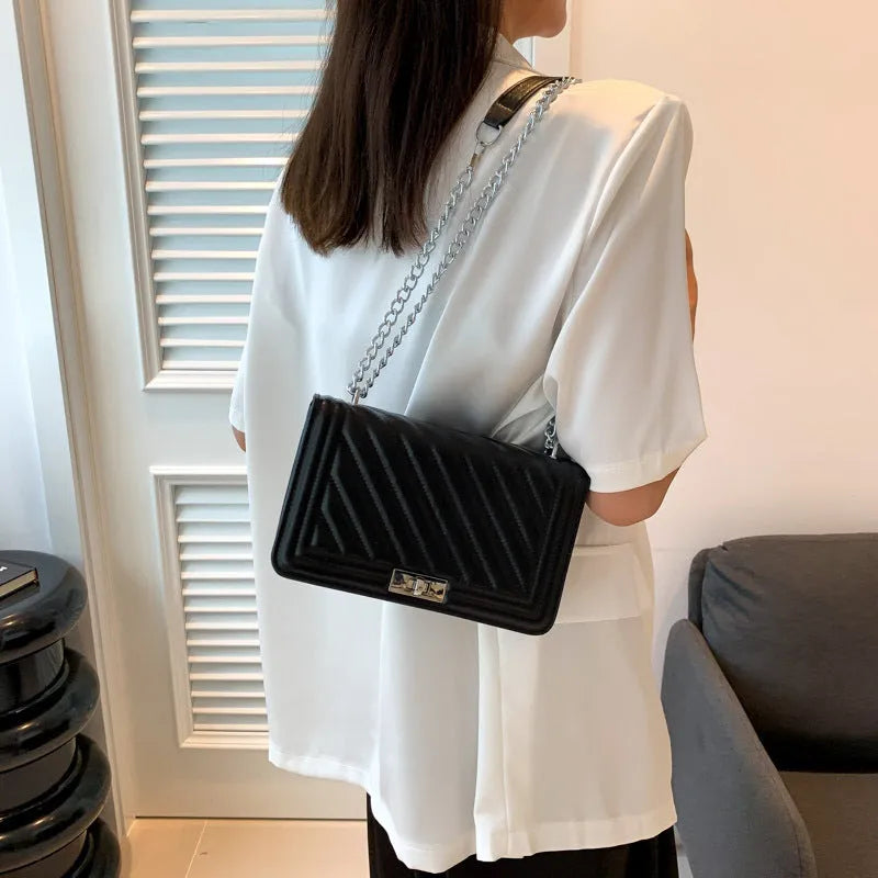 Chain trend small square shoulder bag in black with stitching details and chain strap, PU material, inner phone pocket