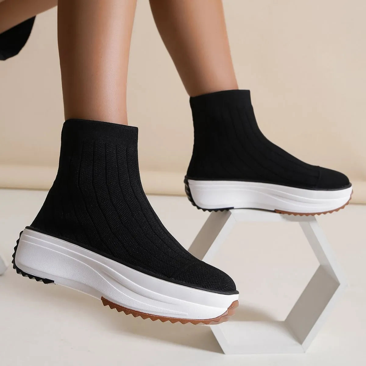 Women's knitted ankle boots with thick sole, round toe, flat heel, in black and pink