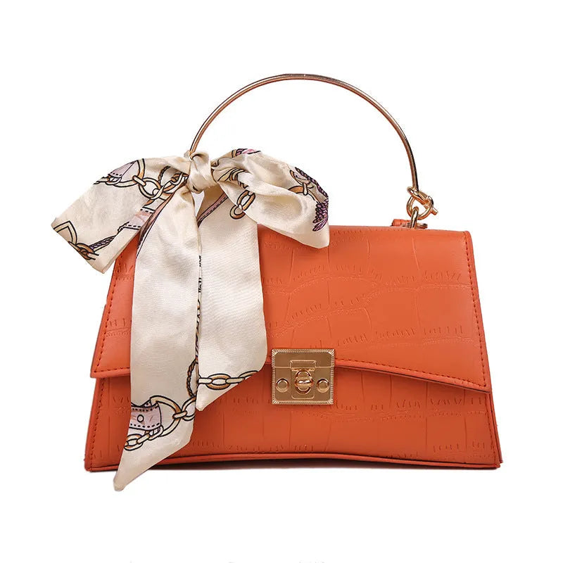 PU leather crossbody bag in solid colour with crocodile pattern and sewing line, 25x15x9.5cm size, white background
