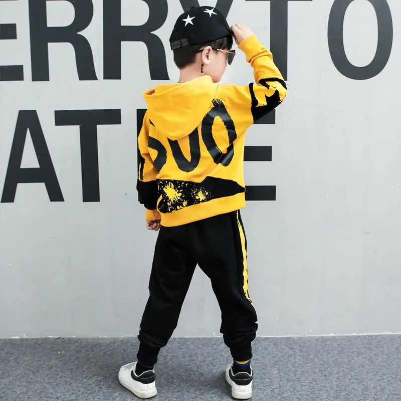 Boy's black or yellow hooded cotton sports tracksuit set with trousers and Korean-style letter patterns