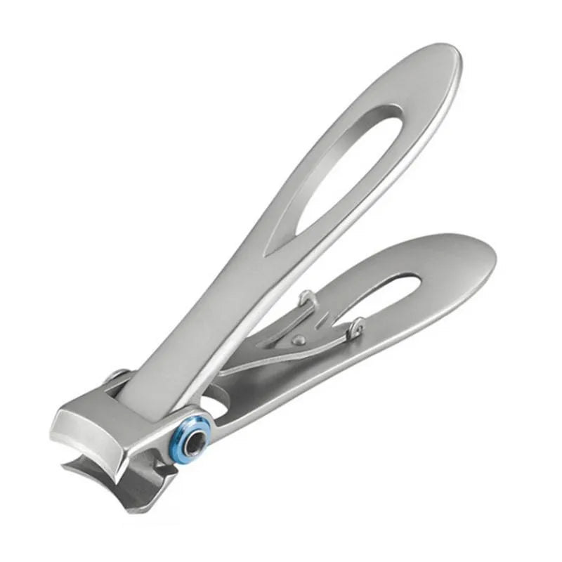 Stainless steel toenail clippers with 15mm jaw opening and ergonomic handle in silver colour