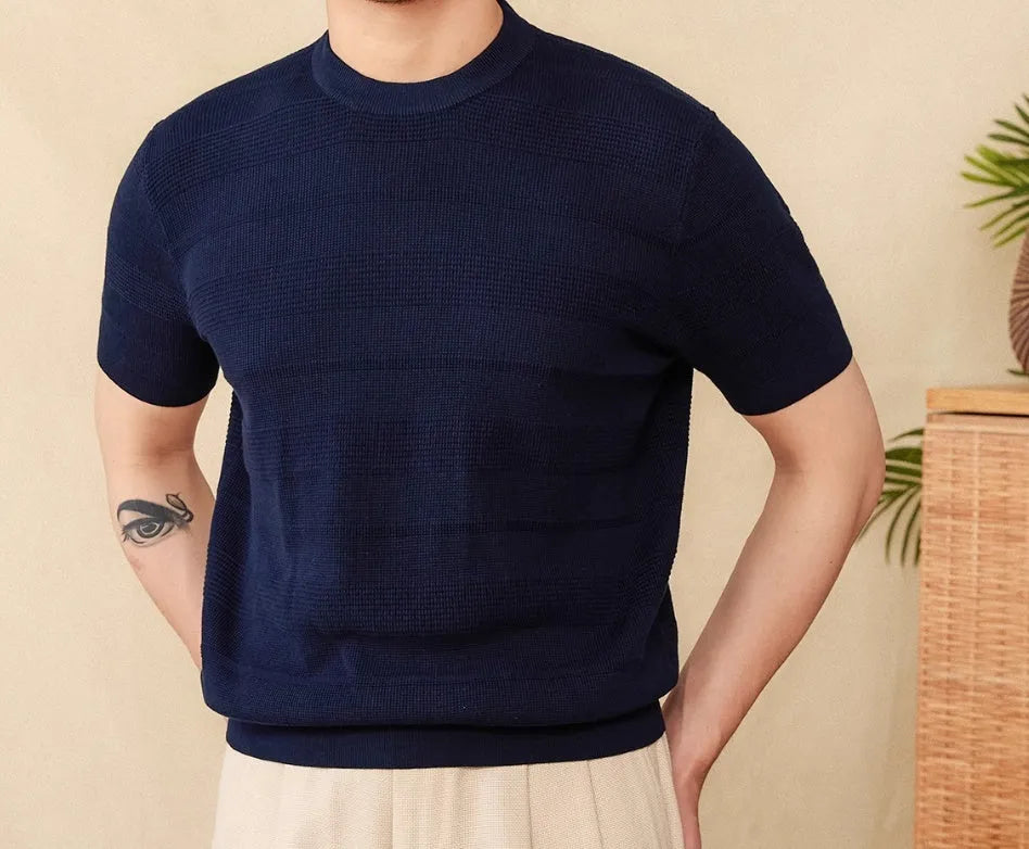 Casual off-white pure cotton retro short-sleeve T-shirt on a hanger