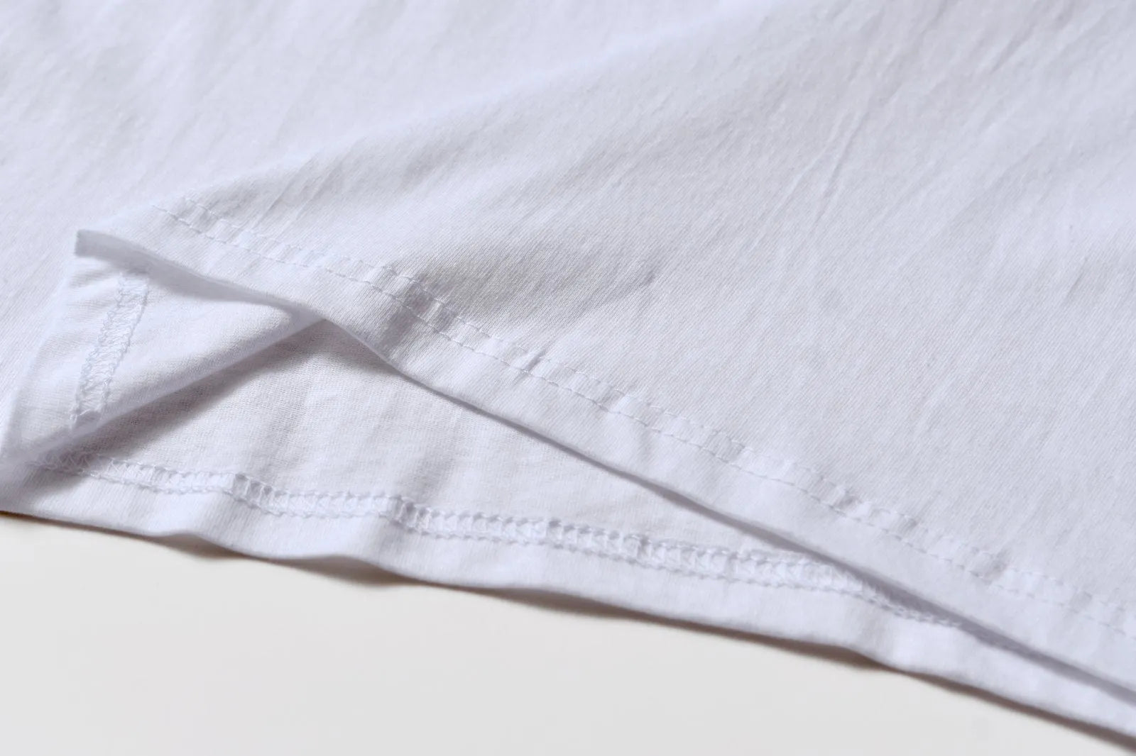 White cotton t-shirt overalls with round neck and short sleeves for teenage summer wear