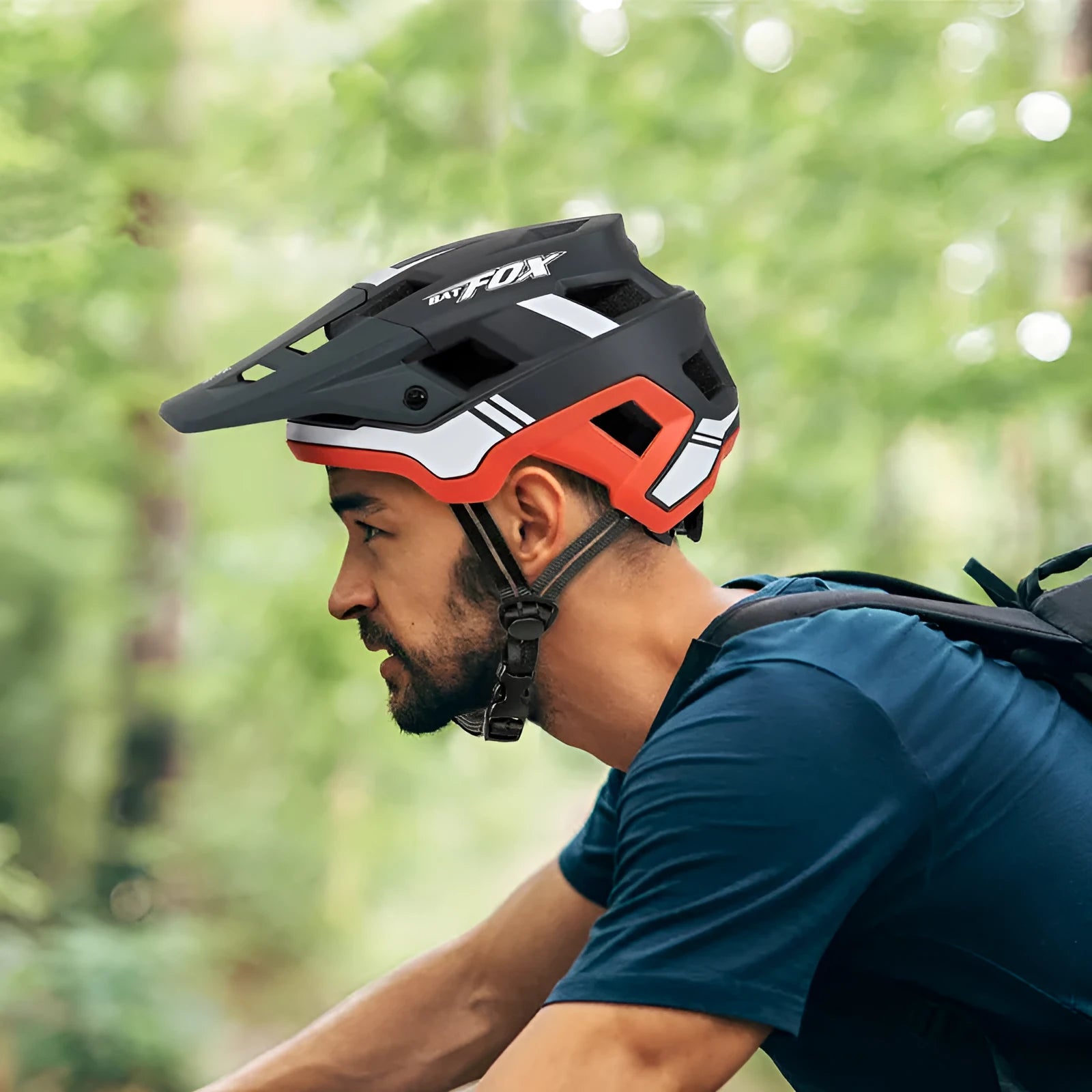 Lightweight integrated bicycle helmet for adults, L size 58-61 cm, available in army green colour