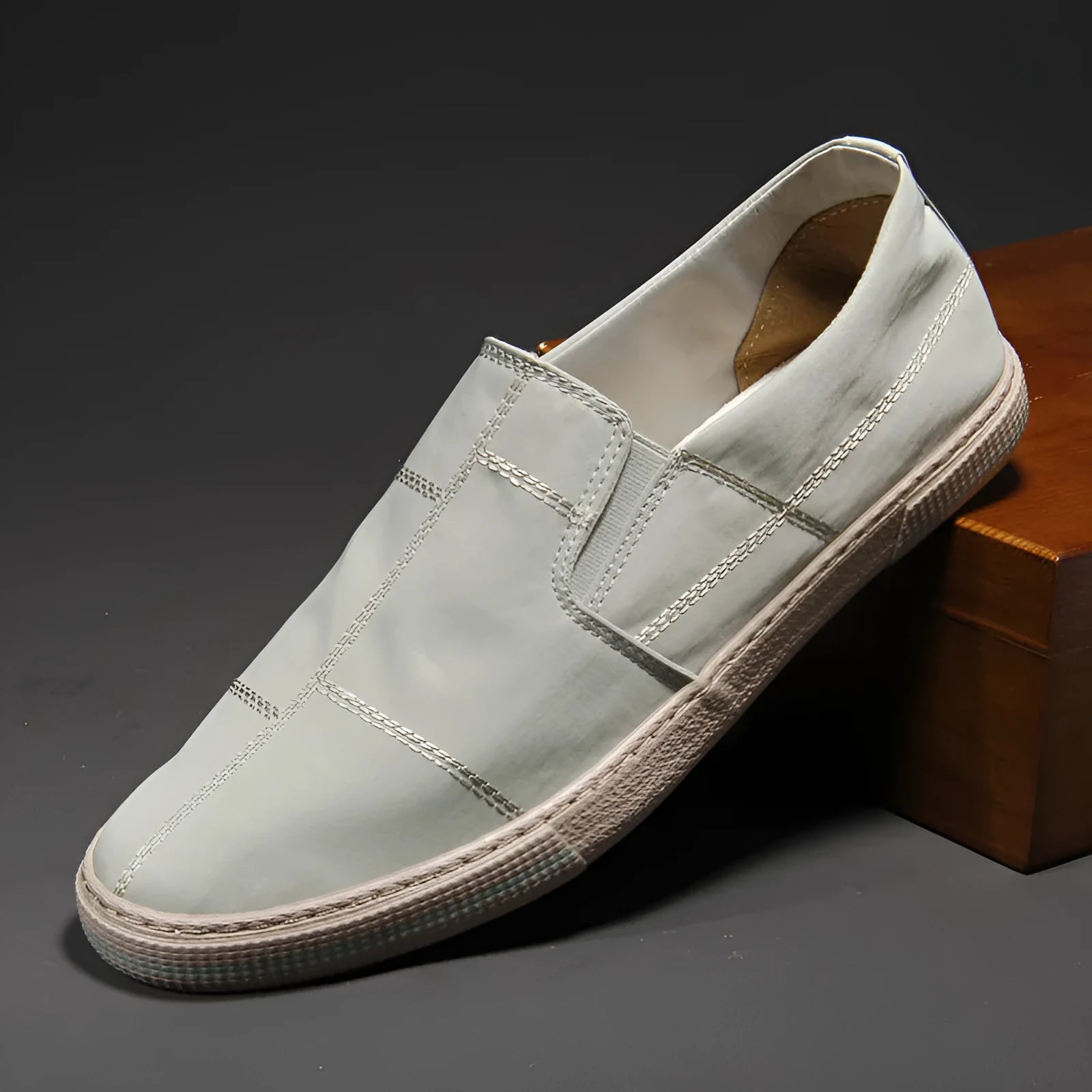Men's slip-on canvas shoes in six colours with vulcanised rubber soles and low-top design