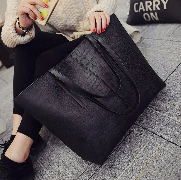 Women's simple fashion shoulder bag in black or grey with European design for spring summer 2021
