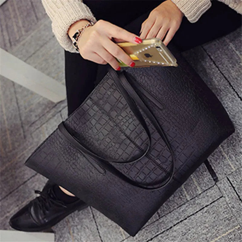 Women's simple fashion shoulder bag in black or grey with European design for spring summer 2021