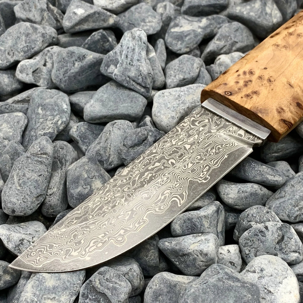 Outdoor camping short knife with Damascus pattern blade and Thuja wood handle showing 18cm length