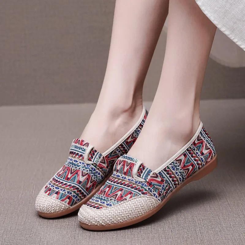 Women's flat heel cloth shoes in ethnic style with colour stitching and a shallow mouth design.