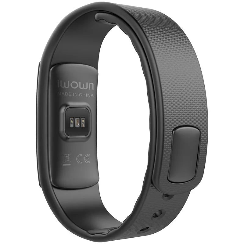 I6 Smart Sports Bracelet with black or green TPU wristband and 0.96-inch touch screen on wrist.