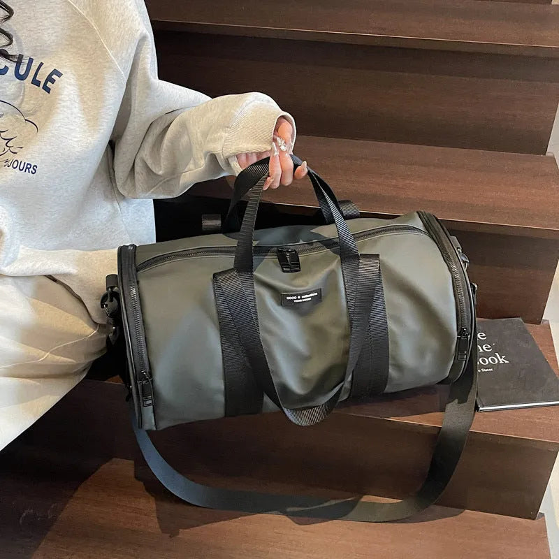 Black waterproof Oxford cloth sports handbag for men and women, suitable for leisure travel.